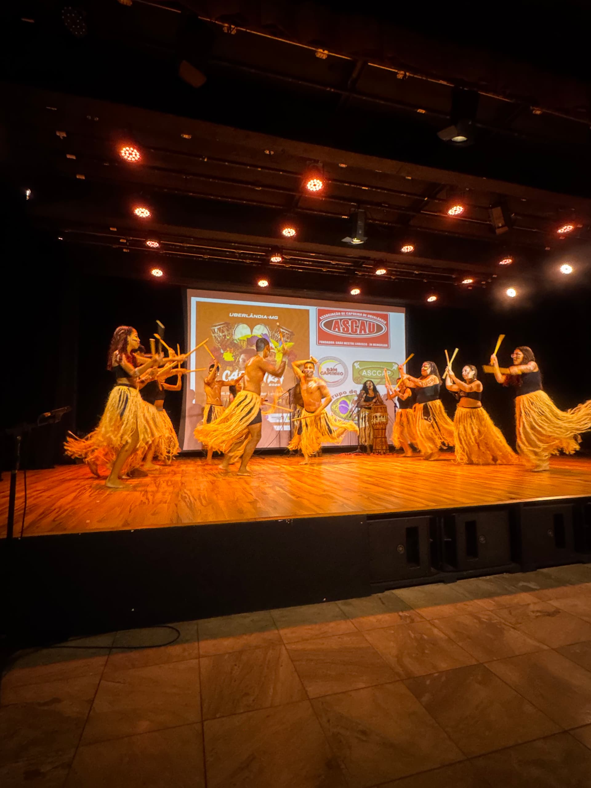 Periferarte apresenta em teatro municipal